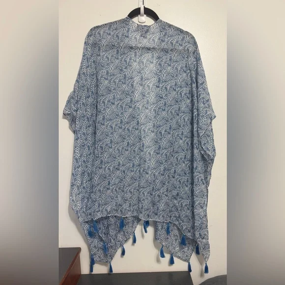 The Met Store Metropolitian Museum of art Blue & White Qing Floral Cover-Up - Picture 3 of 10